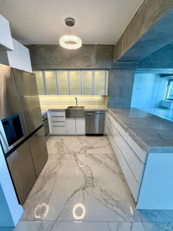 $3,900 | 6363 Christie Avenue, Unit 2513, Emeryville, CA 94608