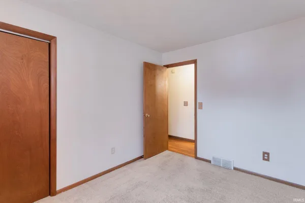 $249,900 | 452 Miami Drive, Nappanee, IN 46550