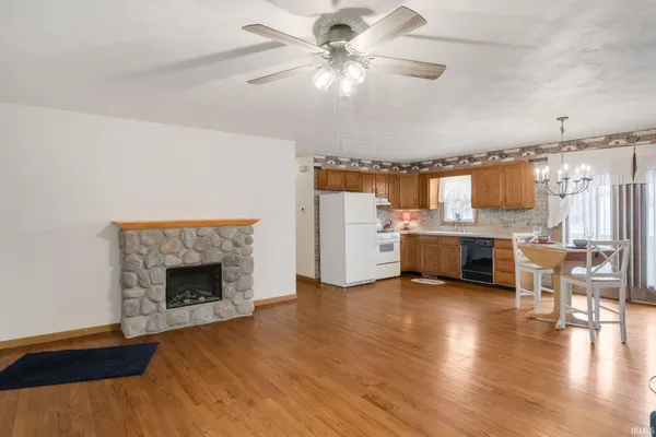 $249,900 | 452 Miami Drive, Nappanee, IN 46550