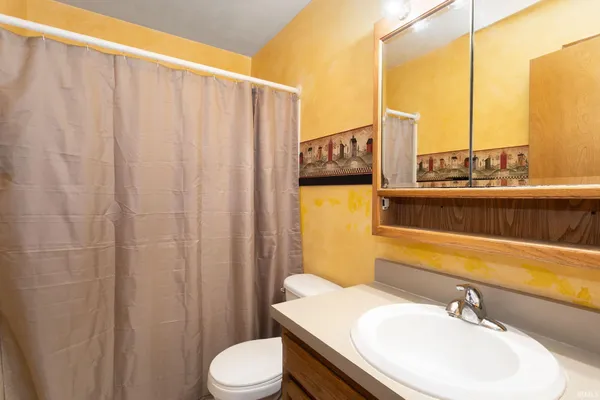 $249,900 | 452 Miami Drive, Nappanee, IN 46550