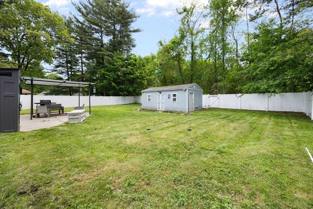 37 Parkerview Street Springfield, MA 01129 - Photo 28 of 31