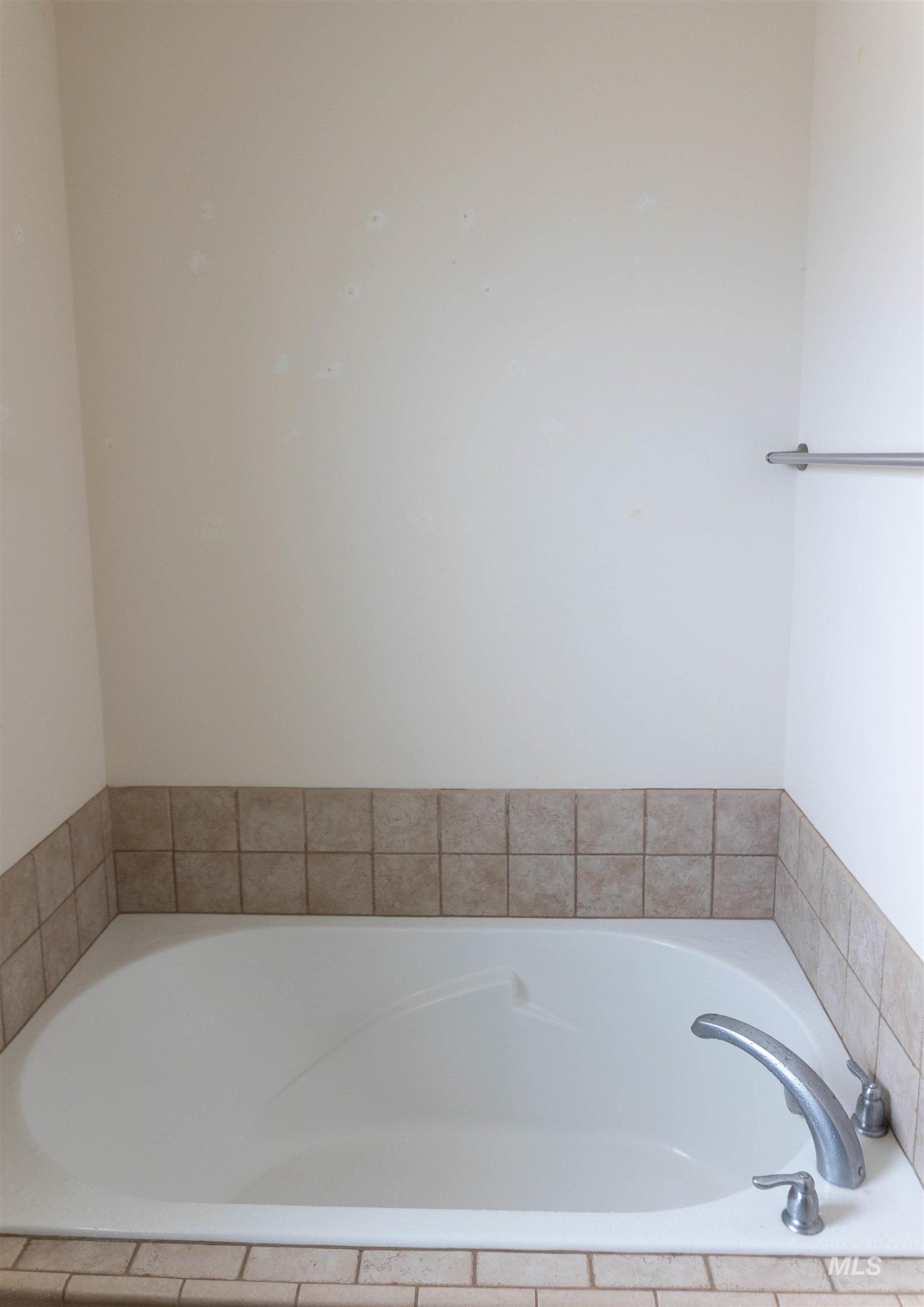 765 Southwest Foley Street Mountain Home, ID 83647 - Photo 26 of 37 Full bath with a garden tub