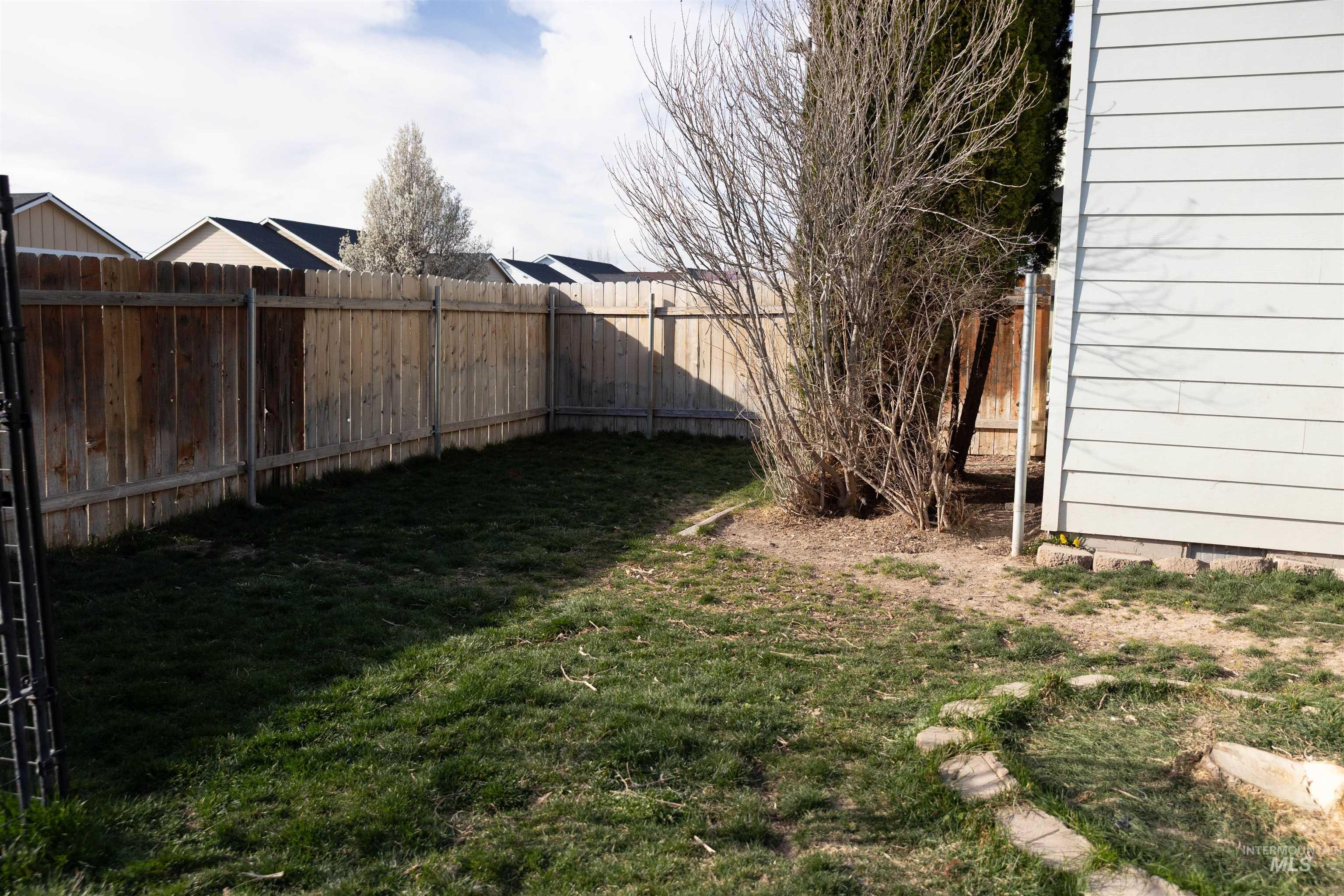 765 Southwest Foley Street Mountain Home, ID 83647 - Photo 30 of 37 View of fenced backyard