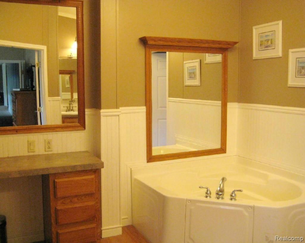 8400 Metcalf Road Avoca, MI 48006 - Photo 16 of 28 Jetted tub
