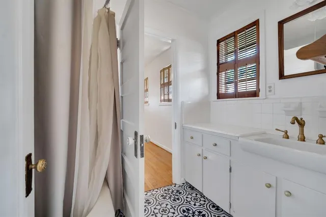 $2,300 | 1122 West Main Street, Waxahachie, TX 75165