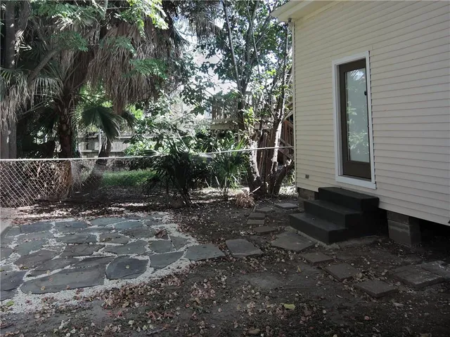 $1,695 | 327 South St Patrick Street, New Orleans, LA 70119