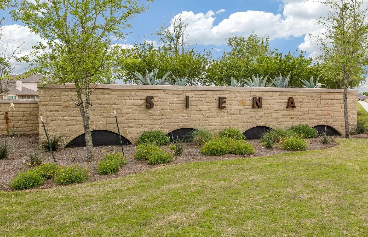 8337 Angelo Loop Round Rock, TX 78665 - Photo 20 of 22 a front view of a house with a yard