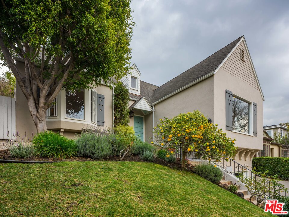10558 Putney Road Los Angeles, CA 90064 - Photo 2 of 31 Gallery Image 2