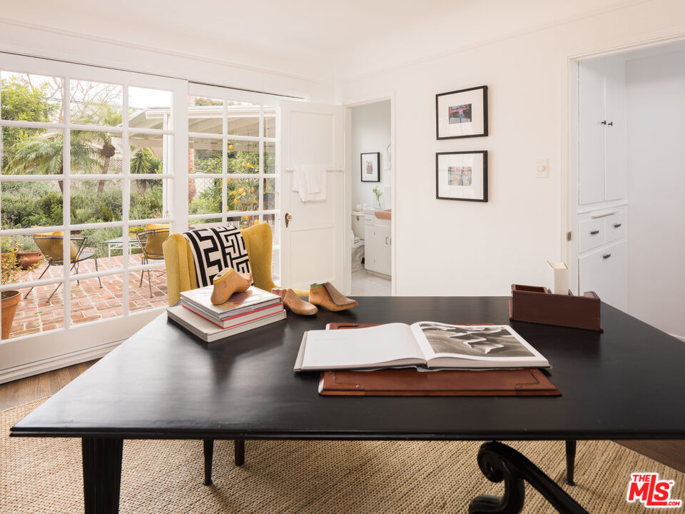 10558 Putney Road Los Angeles, CA 90064 - Photo 11 of 31 Gallery Image 11