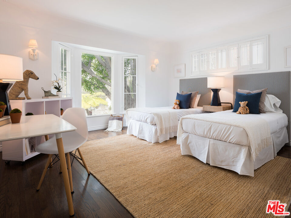 10558 Putney Road Los Angeles, CA 90064 - Photo 12 of 31 Gallery Image 12