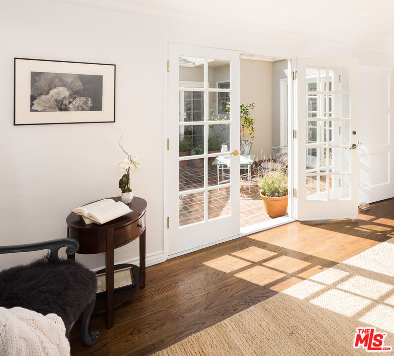 10558 Putney Road Los Angeles, CA 90064 - Photo 16 of 31 Gallery Image 16