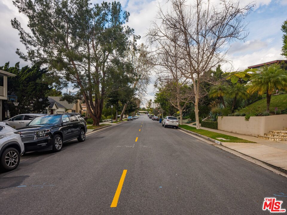 10558 Putney Road Los Angeles, CA 90064 - Photo 31 of 31 Gallery Image 31