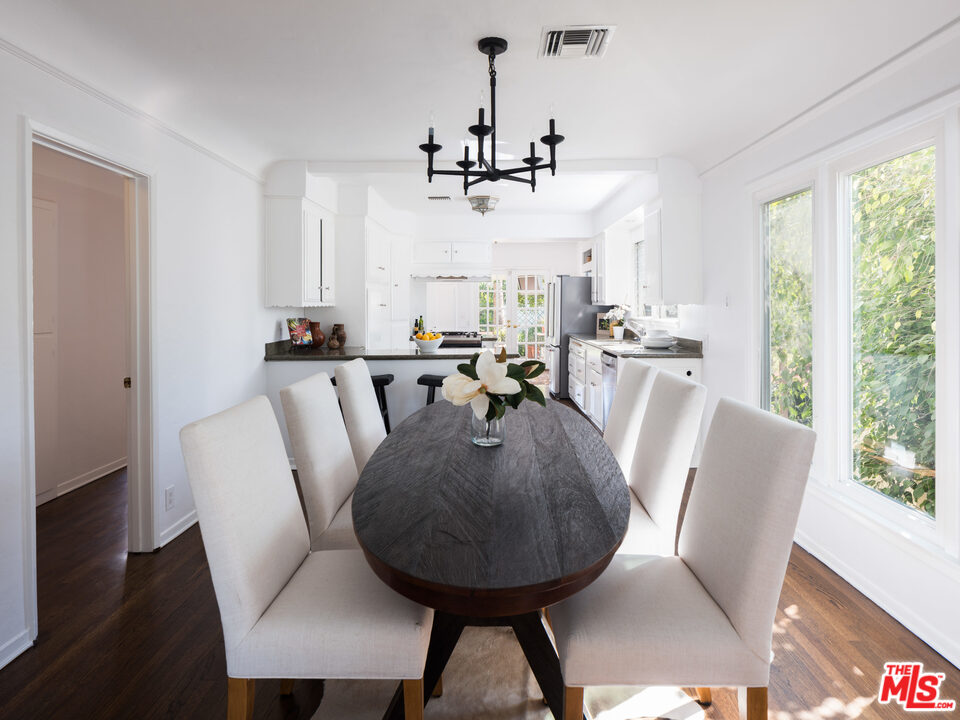 10558 Putney Road Los Angeles, CA 90064 - Photo 7 of 31 Gallery Image 7