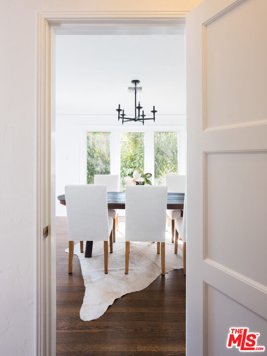 10558 Putney Road Los Angeles, CA 90064 - Photo 8 of 31 Gallery Image 8
