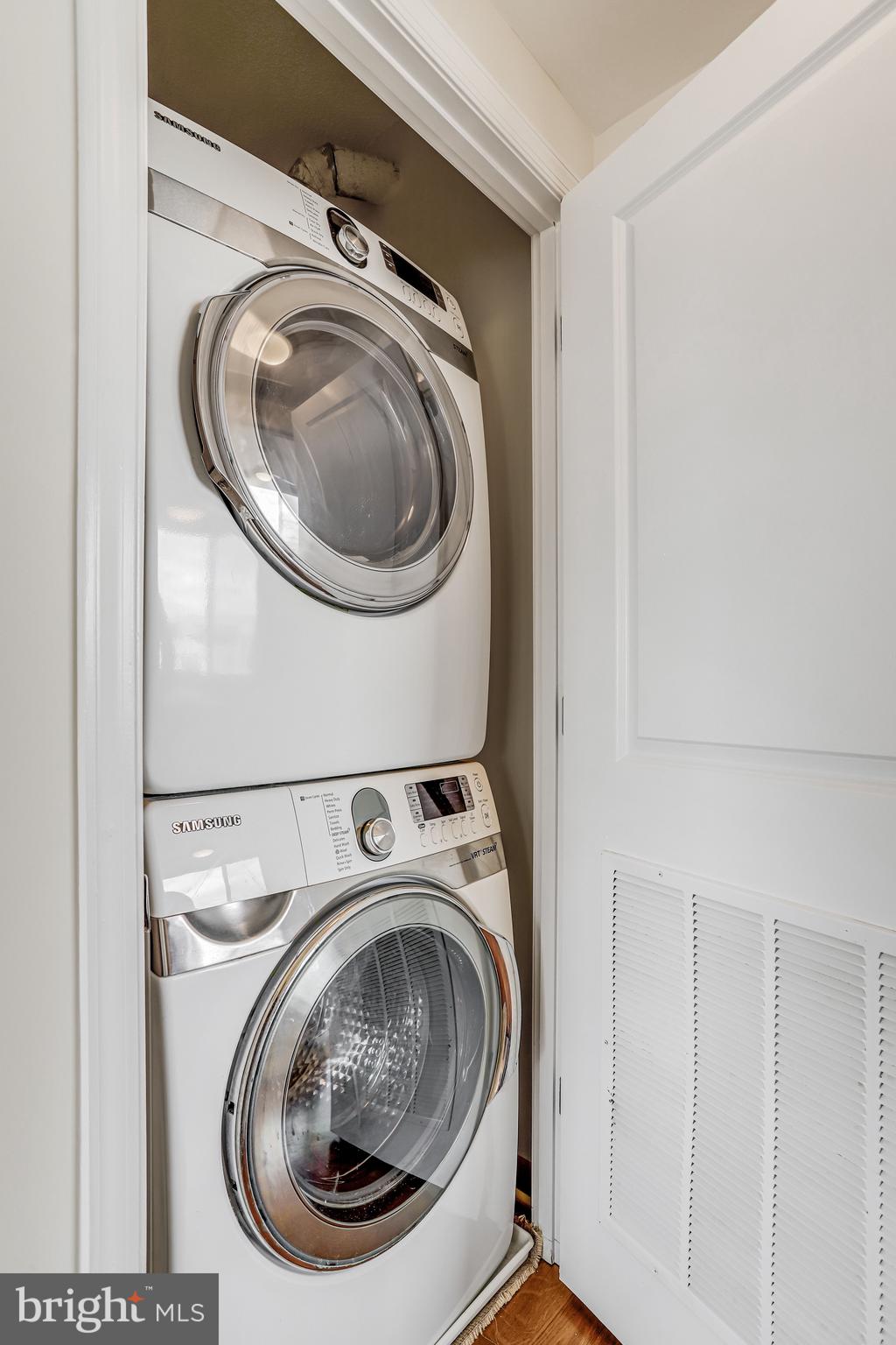 930 Wayne Avenue, Unit 1009 Silver Spring, MD 20910 - Photo 21 of 42 Full-Size Washer/Dryer