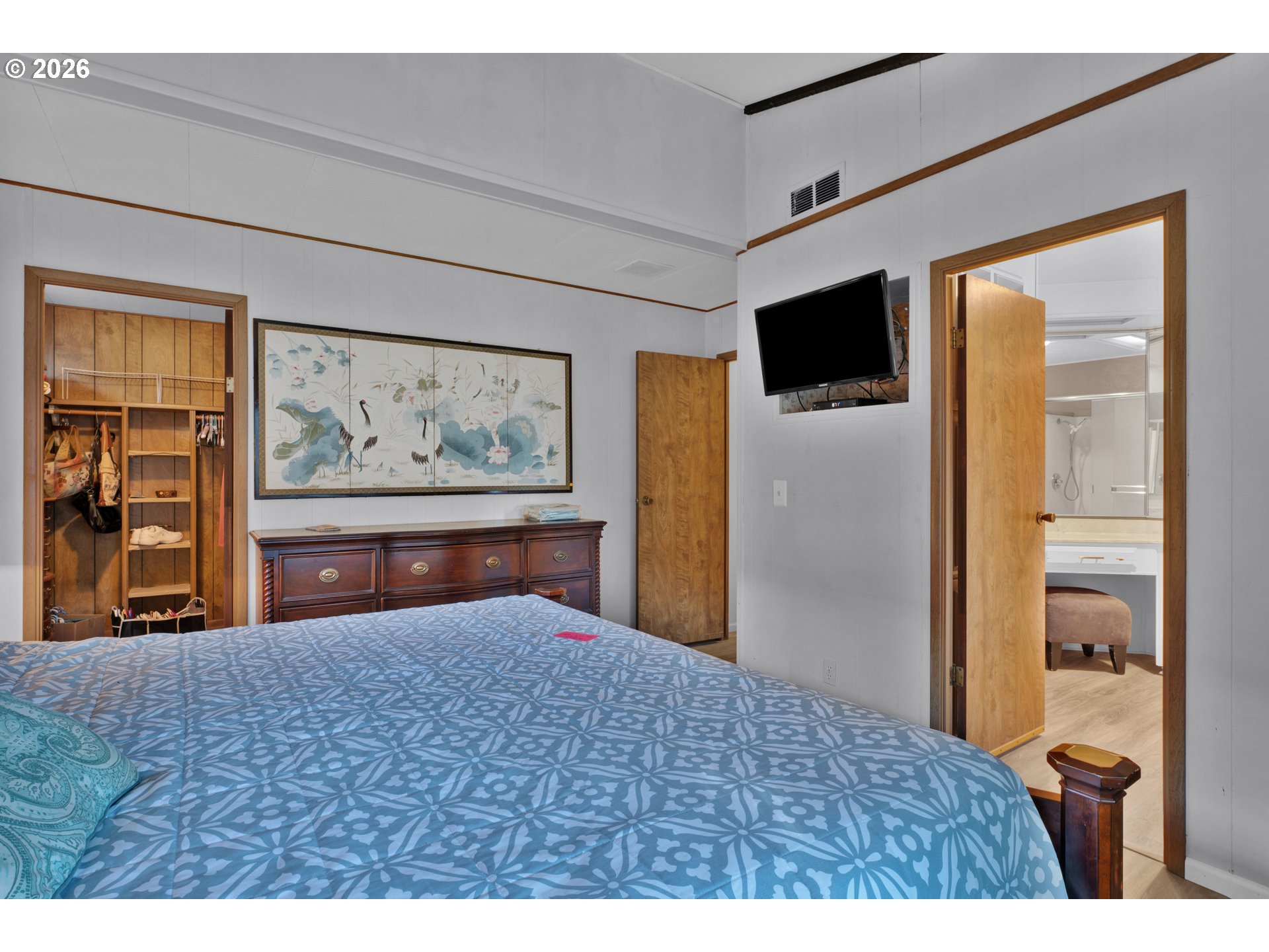 1601 Rhododendron Drive, Unit 534 Florence, OR 97439 - Photo 22 of 48 a bedroom with a bed and a large mirror