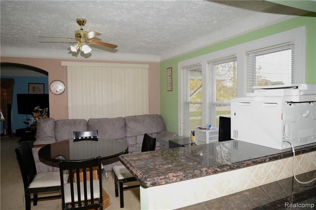2215 West Auburn Road Rochester Hills, MI 48309 - Photo 11 of 34