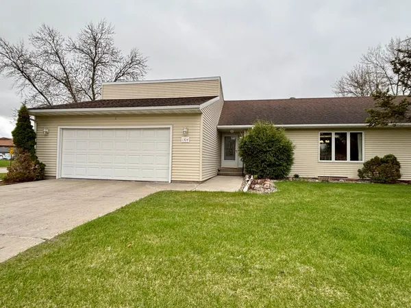 $195,000 | 1304 Dale Street, Thief River Falls, MN 56701