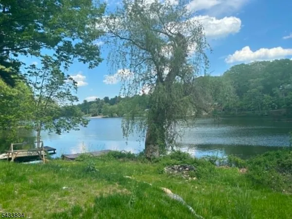 $3,100 | 77 Goldfinch Lane, West Milford, NJ 07421