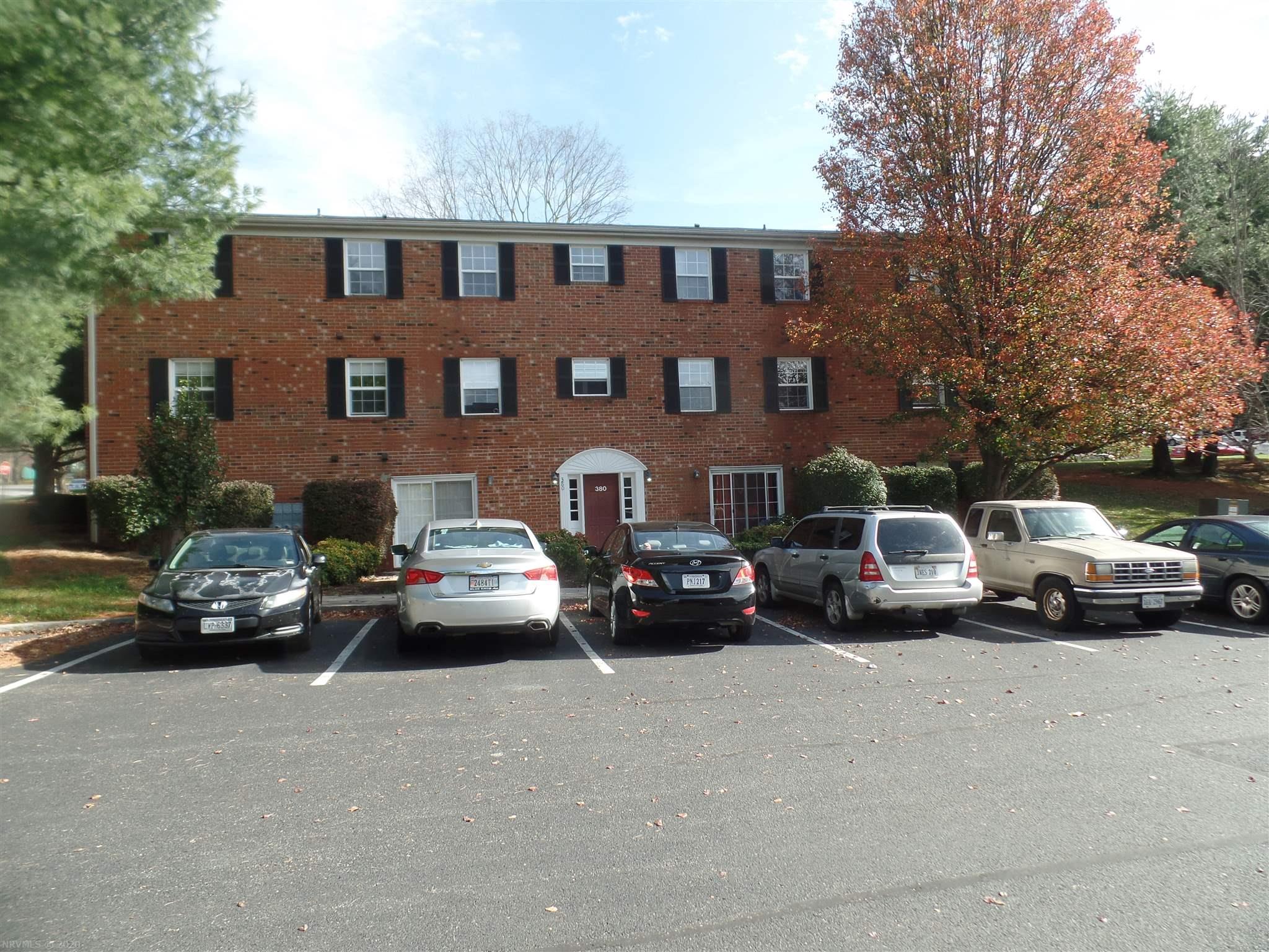 380 New Kent Road, Unit 212 Blacksburg, VA 24060 - Photo 1 of 1 Gallery Image 1