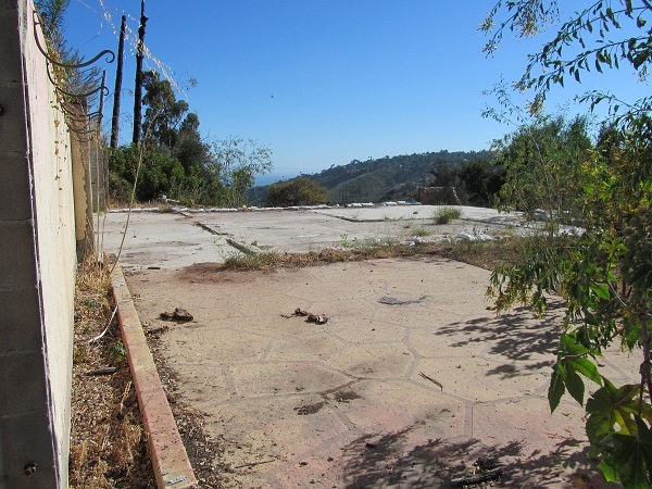 999 Coyote Road Santa Barbara, CA 93108 - Photo 7 of 12 a view of a dry yard with wooden fence