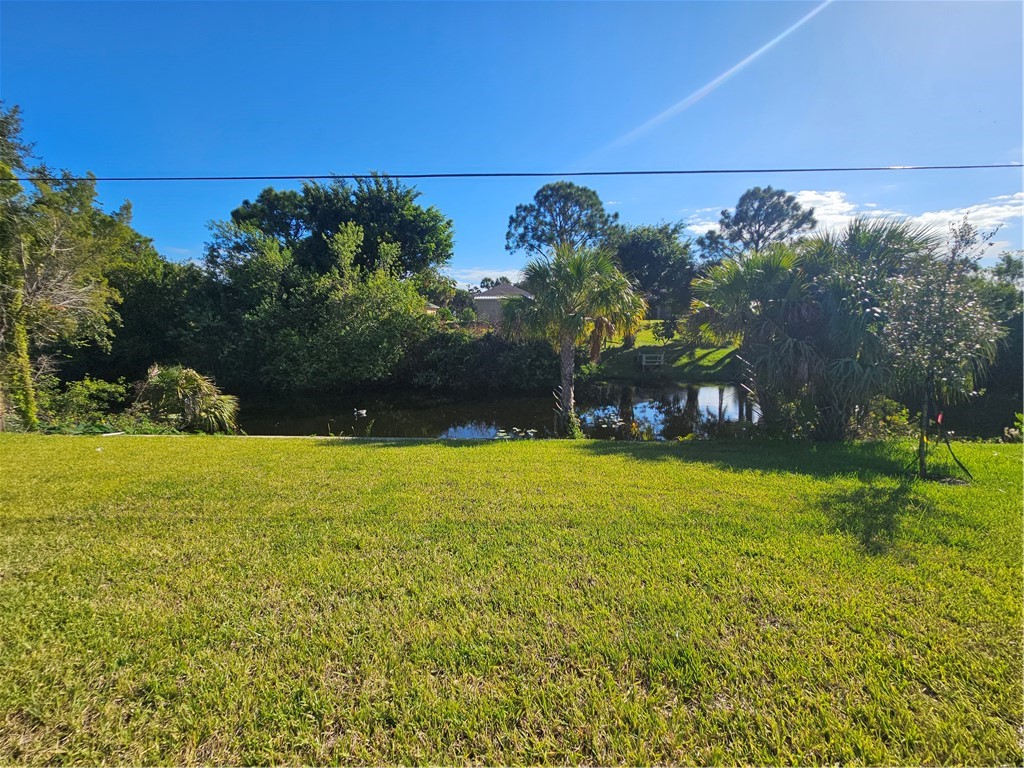 961 George Street Sebastian, FL 32958 - Photo 4 of 18 a view of a yard