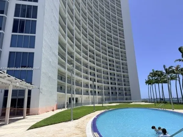$4,200 | 601 Northeast 36th Street, Unit 803, Miami, FL 33137