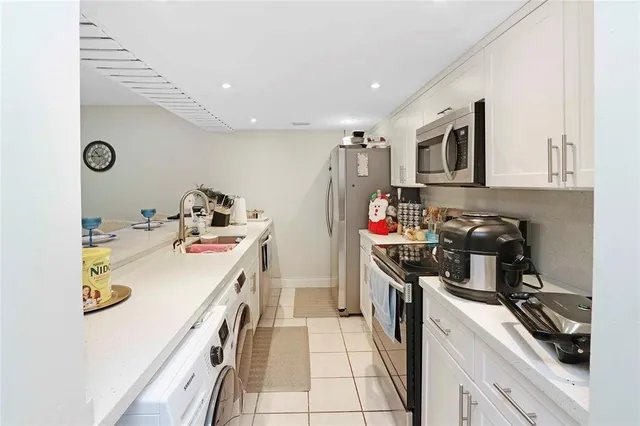 $425,000 | 1640 West Golfview Drive, Pembroke Pines, FL 33026