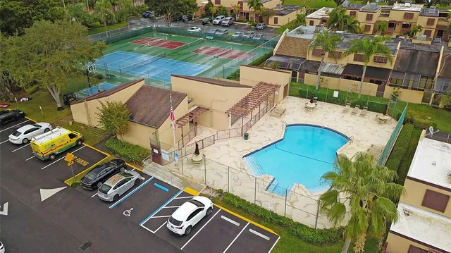 $425,000 | 1640 West Golfview Drive, Pembroke Pines, FL 33026