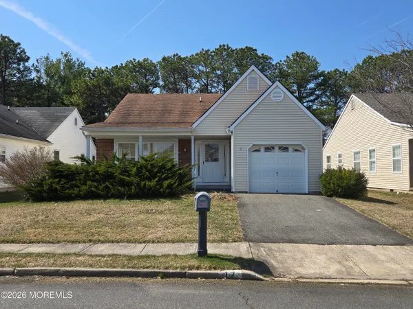 $305,000 | 17 Trent Drive, Toms River, NJ 08757