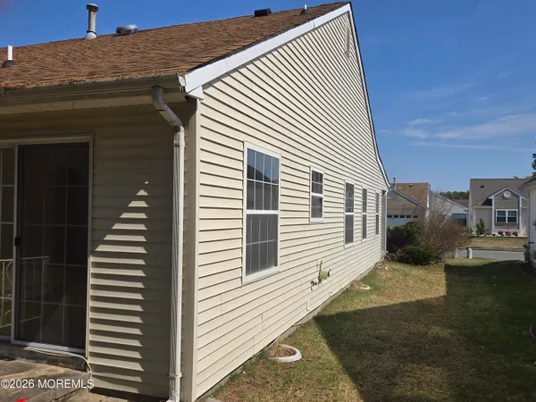 $305,000 | 17 Trent Drive, Toms River, NJ 08757