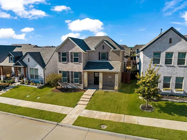 an aerial view of a house with outdoor space and lake view