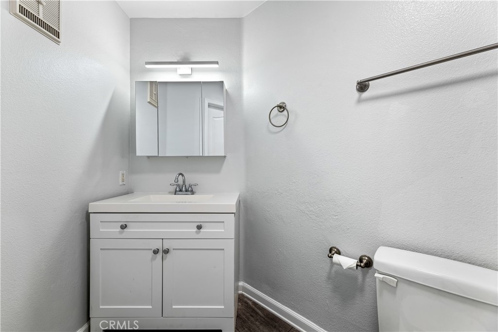 1401 North Greenbrier Road, Unit 202 Long Beach, CA 90815 - Photo 17 of 34 Master Bathroom