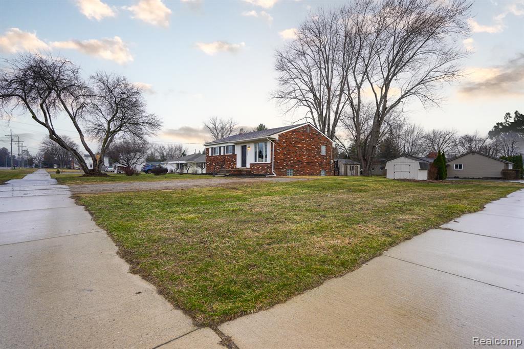 46985 Heydenreich Road Macomb, MI 48044 - Photo 11 of 60