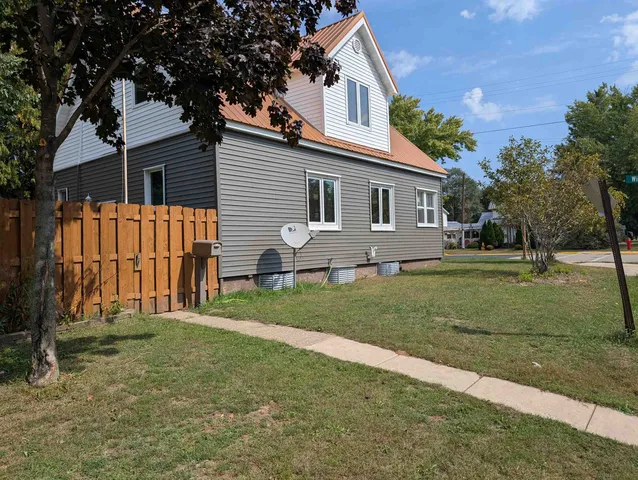 $199,000 | 320 Wisconsin Avenue, Boscobel, WI 53805
