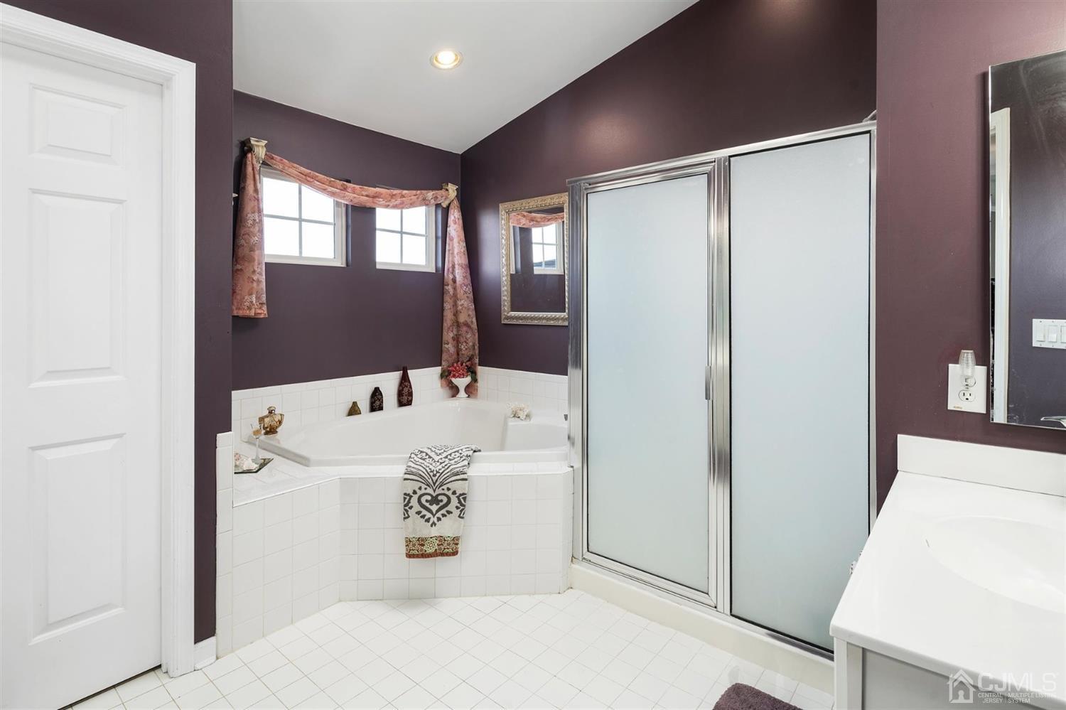 9 Sunflower Road Somerset, NJ 08873 - Photo 18 of 25 Gallery Image 18