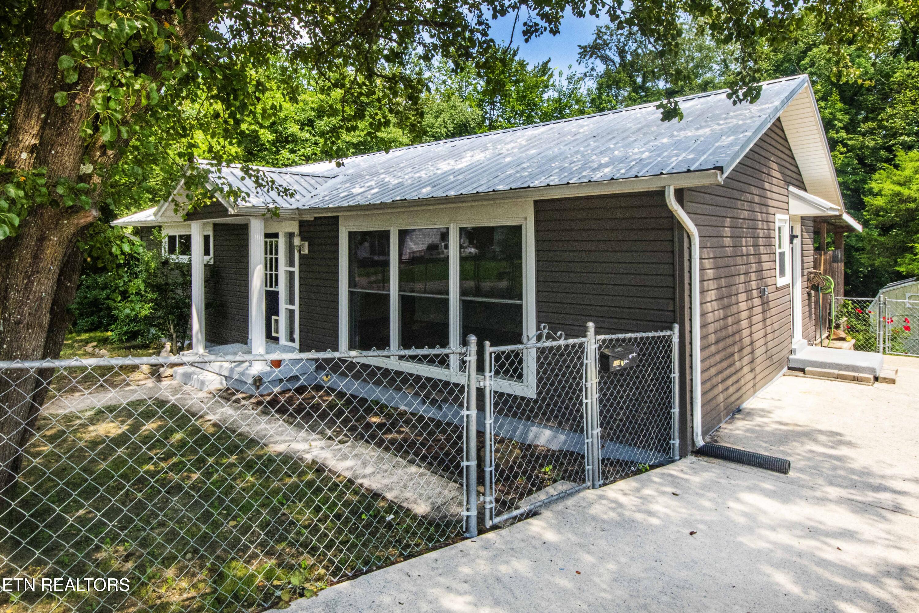 114 East Arrowwood Road Oak Ridge, TN 37830 - Photo 2 of 44 V19A3112
