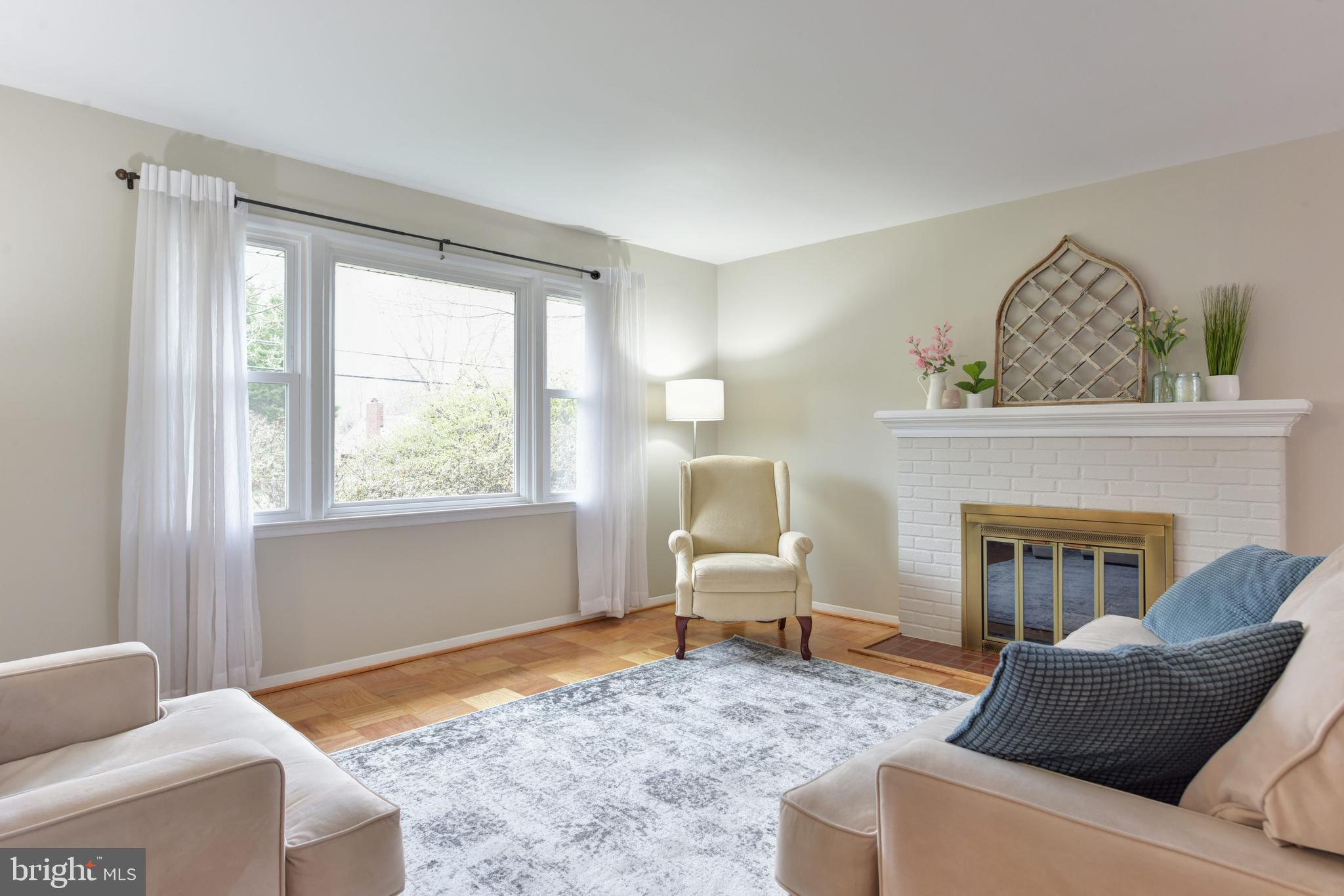7309 Dunston Street Springfield, VA 22151 - Photo 3 of 37 Light Filled Living Room