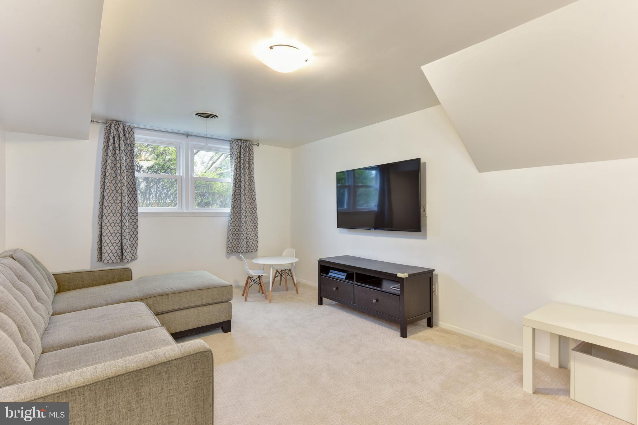 7309 Dunston Street Springfield, VA 22151 - Photo 23 of 37 LL Rec Room is Spacious, Clean, Bright