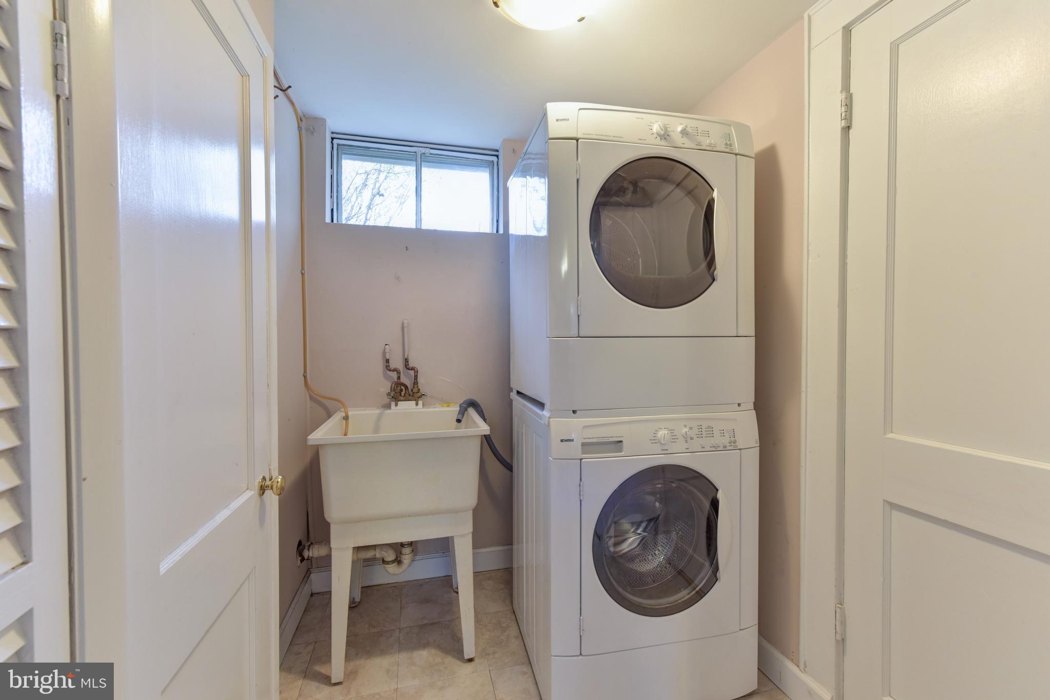 7309 Dunston Street Springfield, VA 22151 - Photo 26 of 37 Separate laundry just off garage. Your mud room
