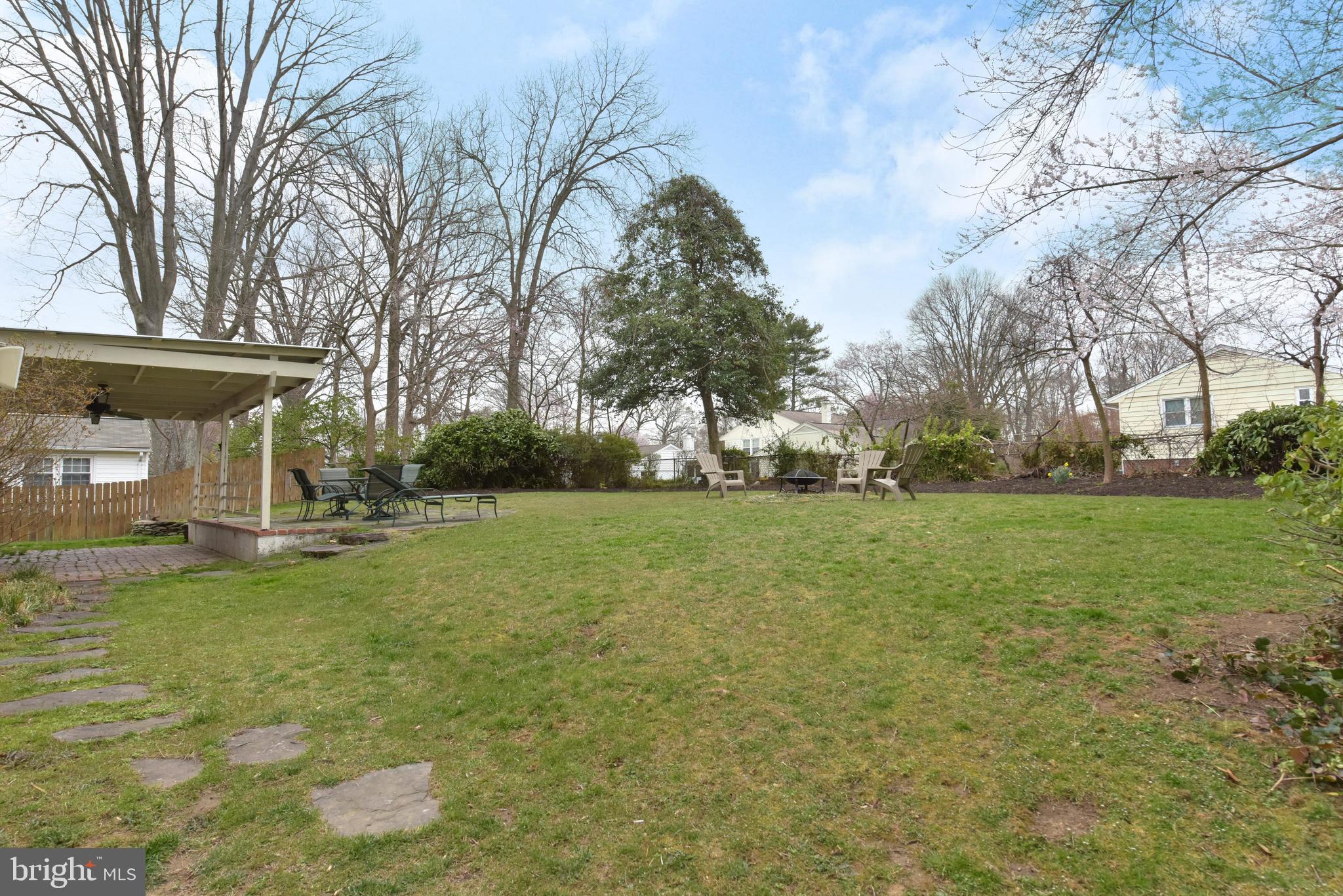 7309 Dunston Street Springfield, VA 22151 - Photo 29 of 37 Look at all this space for running and playing