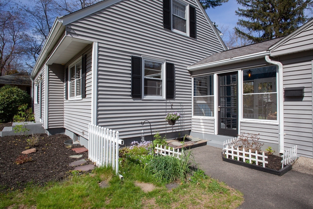 31 East Allen Ridge Road Springfield, MA 01118 - Photo 3 of 34 a front view of a house with plants