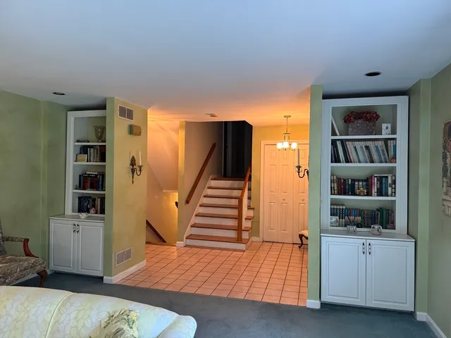 a view of an entryway with workspace