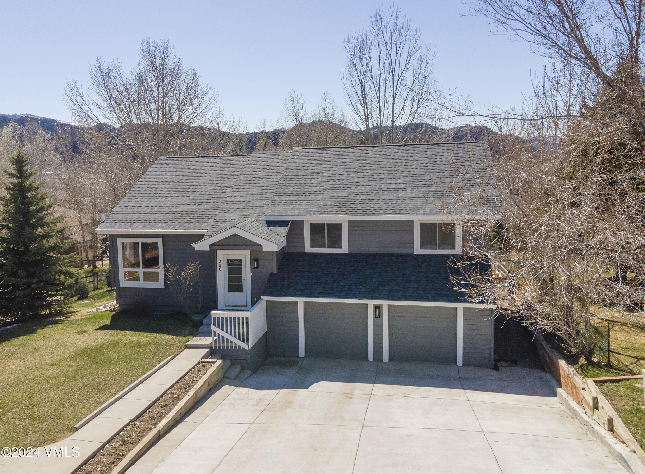 6 Ringneck Eagle, CO 81631 - Photo 58 of 59 a front view of a house with garden