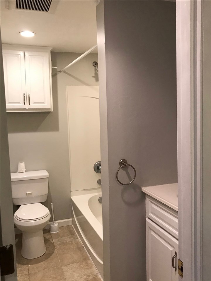 25 Hampton Road, Unit A3 Exeter, NH 03833 - Photo 14 of 18