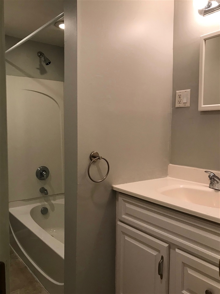 25 Hampton Road, Unit A3 Exeter, NH 03833 - Photo 15 of 18