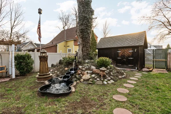 $339,999 | 1401 Greenwood Avenue, Jackson, MI 49203