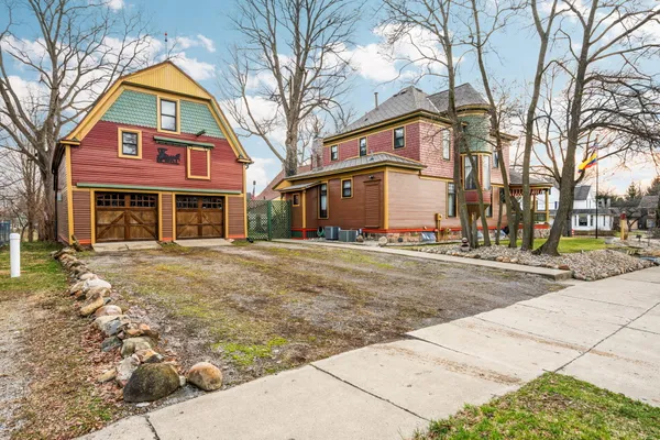 $339,999 | 1401 Greenwood Avenue, Jackson, MI 49203