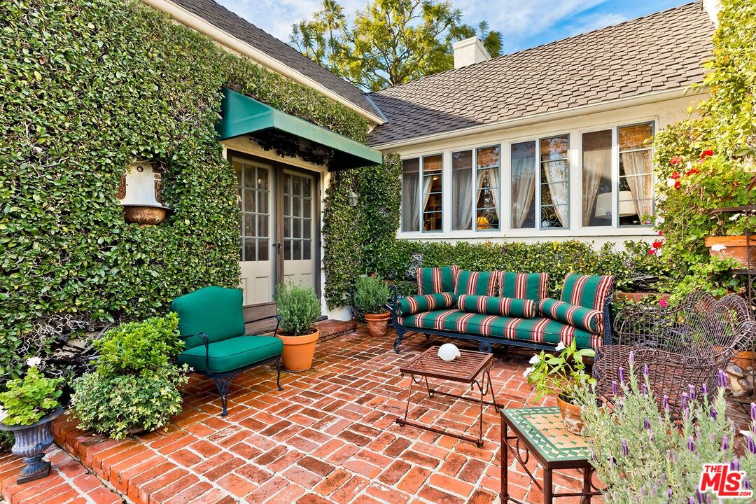 602 Foothill Road Beverly Hills, CA 90210 - Photo 23 of 25