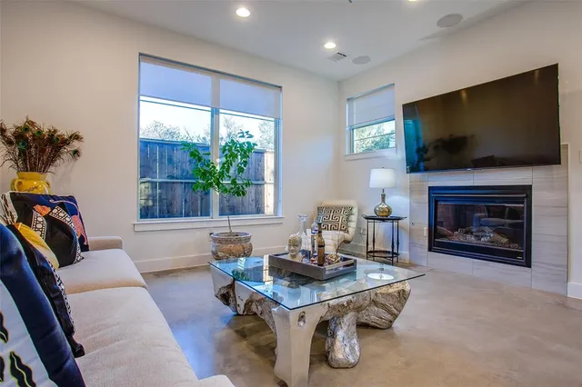 $6,395 | 3823 Greenville Avenue, Dallas, TX 75206